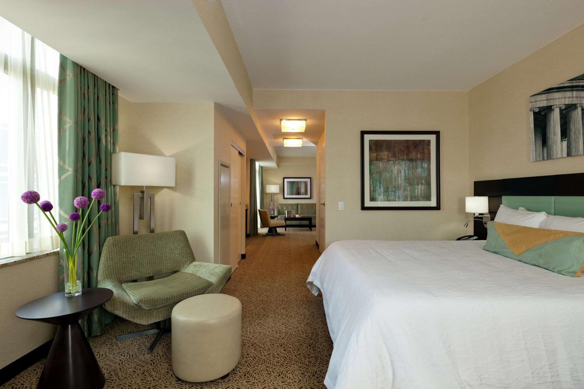 Junior King Suite with Sofa Bed,1552125925:JPEG